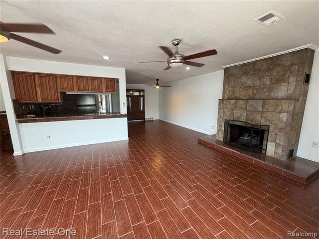 243 E 14 Mile Road, Clawson, MI 48017