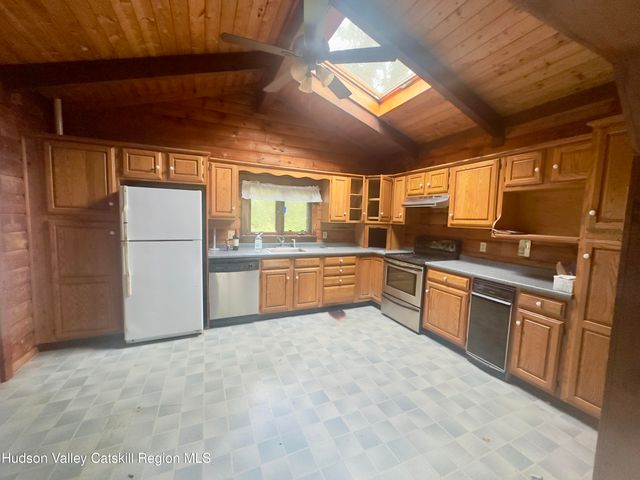 8 Sunset Court, Athens, NY 12015