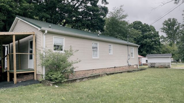 703 Stone Blvd, Tullahoma, TN 37388