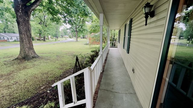 703 Stone Blvd, Tullahoma, TN 37388
