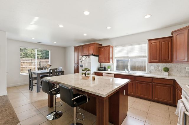 346 Martin, Tulare, CA 93274