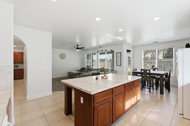 346 Martin, Tulare, CA 93274