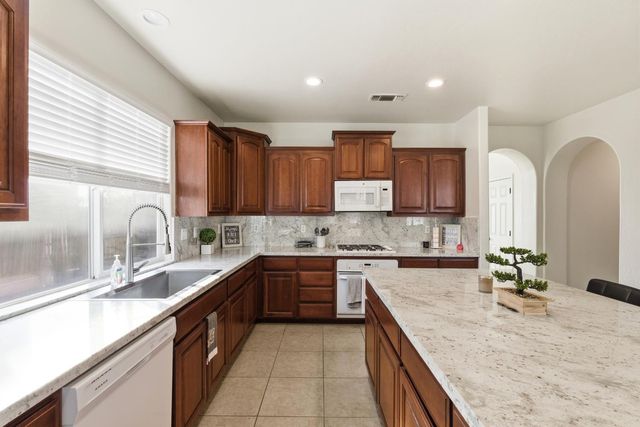 346 Martin, Tulare, CA 93274