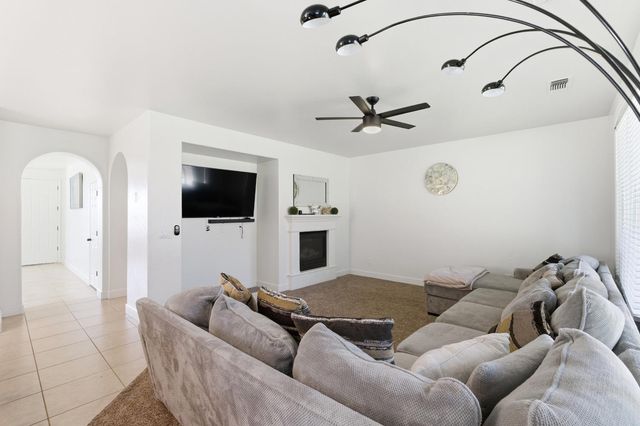 346 Martin, Tulare, CA 93274