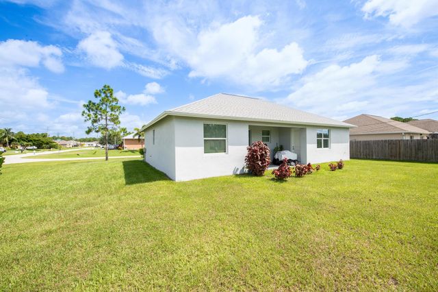 2490 SW Red Terrace, Port St Lucie, FL 34953
