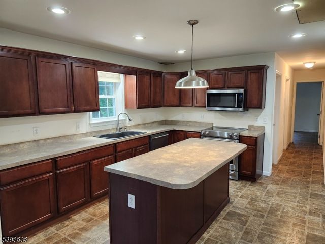 128 Big Piece Rd, Fairfield Twp., NJ 07004