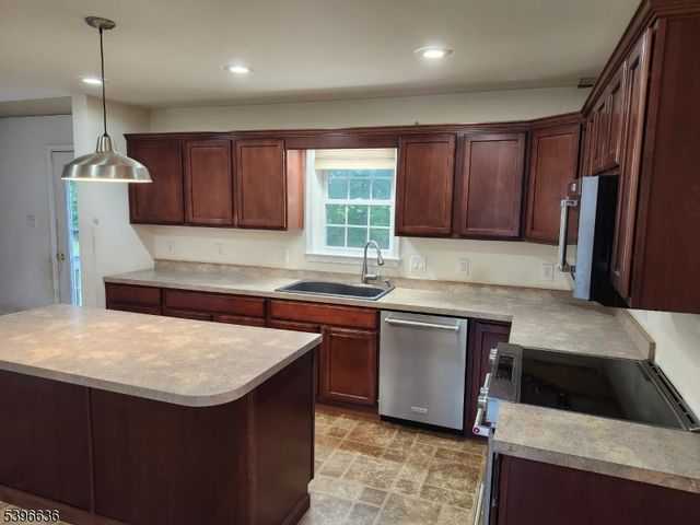 128 Big Piece Rd, Fairfield Twp., NJ 07004