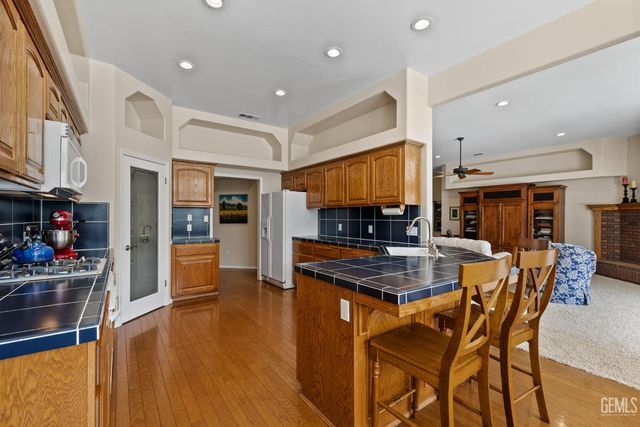 10215 Salisbury Drive, Bakersfield, CA 93311