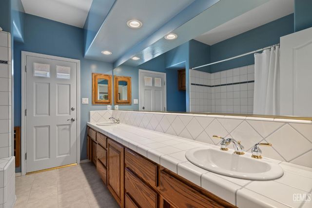 10215 Salisbury Drive, Bakersfield, CA 93311