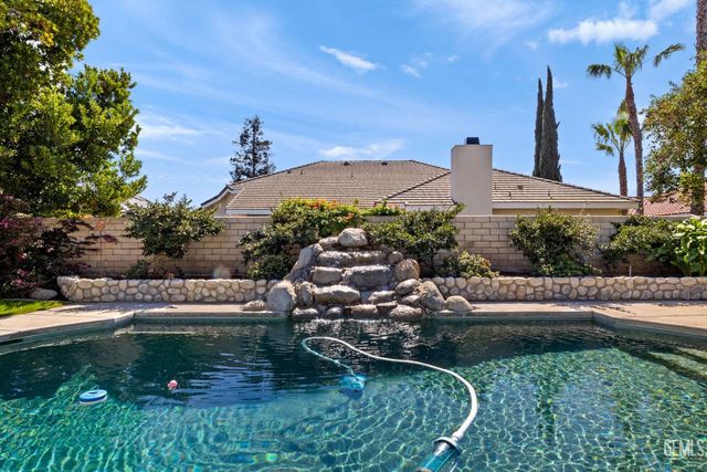 10215 Salisbury Drive, Bakersfield, CA 93311