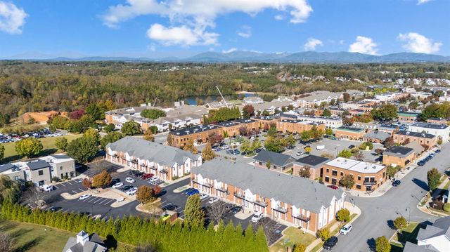 101 Duncraig 208, Lynchburg, VA 24502