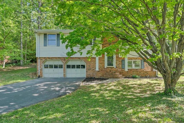 56 Heather LN, Troutville, VA 24175