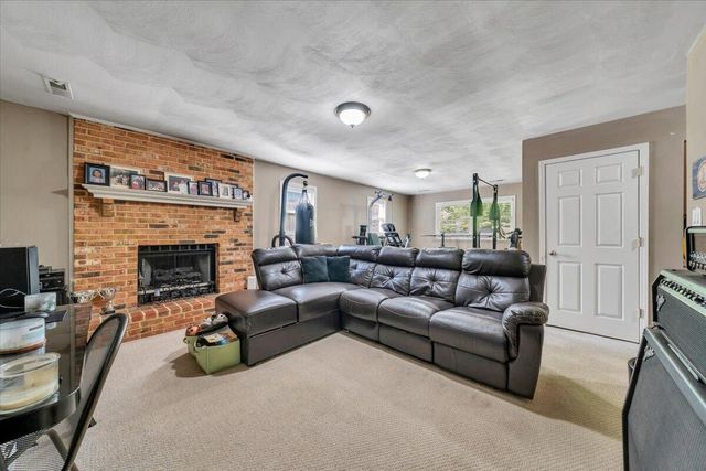 56 Heather LN, Troutville, VA 24175