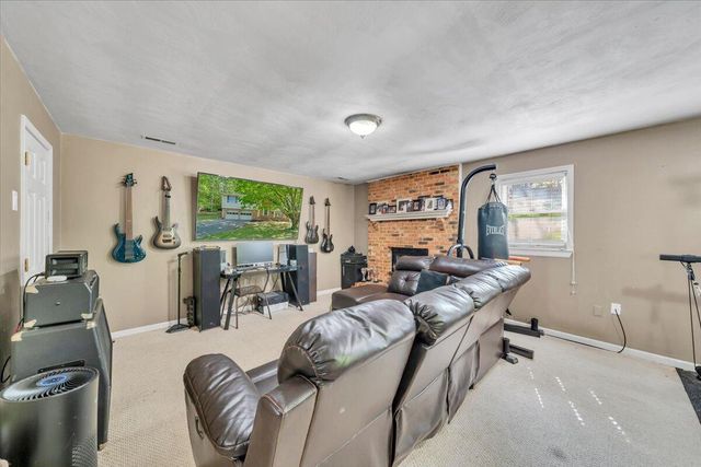 56 Heather LN, Troutville, VA 24175