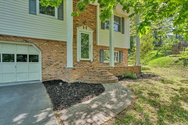 56 Heather LN, Troutville, VA 24175