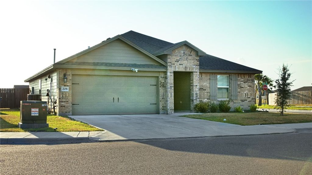 208 Oxford, Sinton, TX 78387 — photo 2