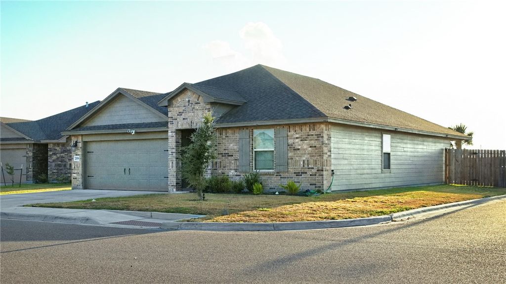 208 Oxford, Sinton, TX 78387 — photo 3