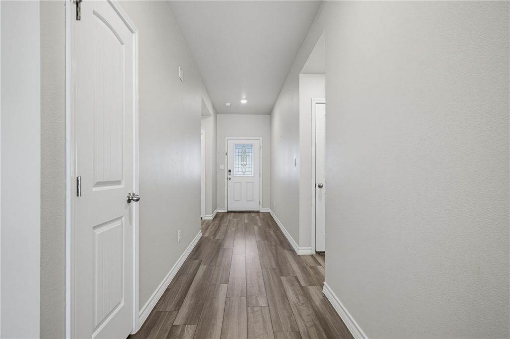 208 Oxford, Sinton, TX 78387 — photo 4