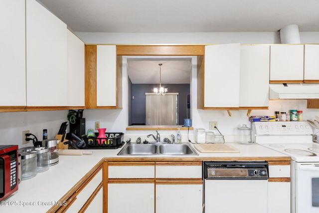 1226 Hedgecoth Street NW, Palm Bay, FL 32907