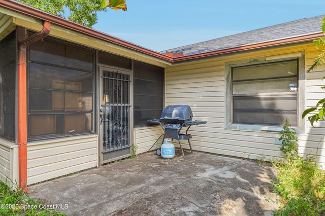 1226 Hedgecoth Street NW, Palm Bay, FL 32907