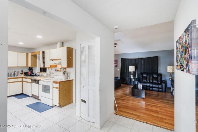 1226 Hedgecoth Street NW, Palm Bay, FL 32907