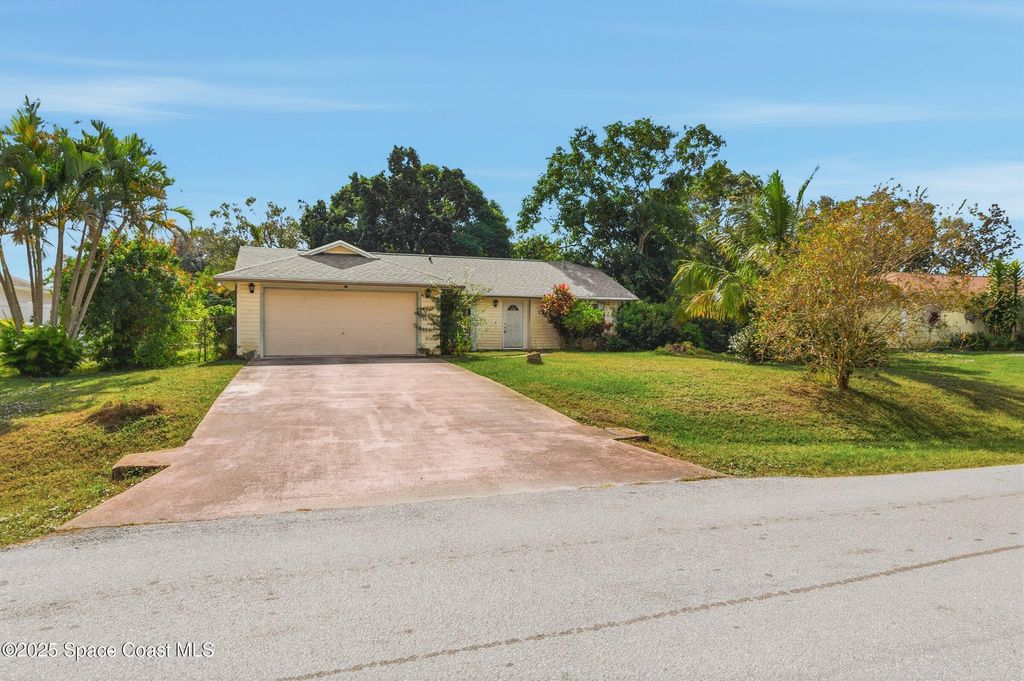 1226 Hedgecoth Street NW, Palm Bay, FL 32907