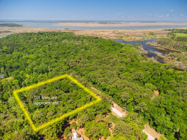 8609 Raccoon Island Road, Edisto Island, SC 29438