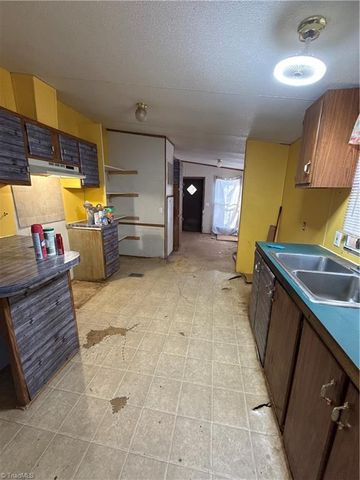 1260 Vickrey Drive, Trinity, NC 27370