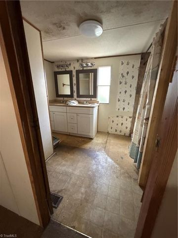 1260 Vickrey Drive, Trinity, NC 27370