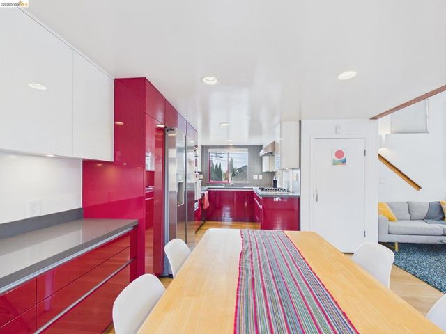 2932 Filbert St 2, Oakland, CA 94608