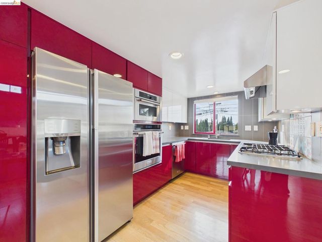 2932 Filbert St 2, Oakland, CA 94608