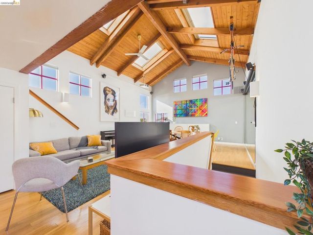 2932 Filbert St 2, Oakland, CA 94608