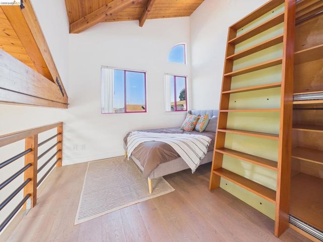 2932 Filbert St 2, Oakland, CA 94608