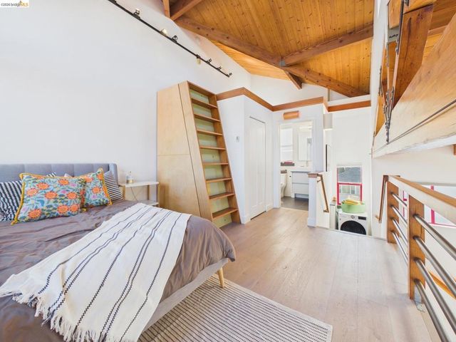 2932 Filbert St 2, Oakland, CA 94608