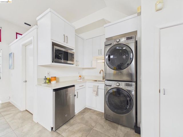 2932 Filbert St 2, Oakland, CA 94608