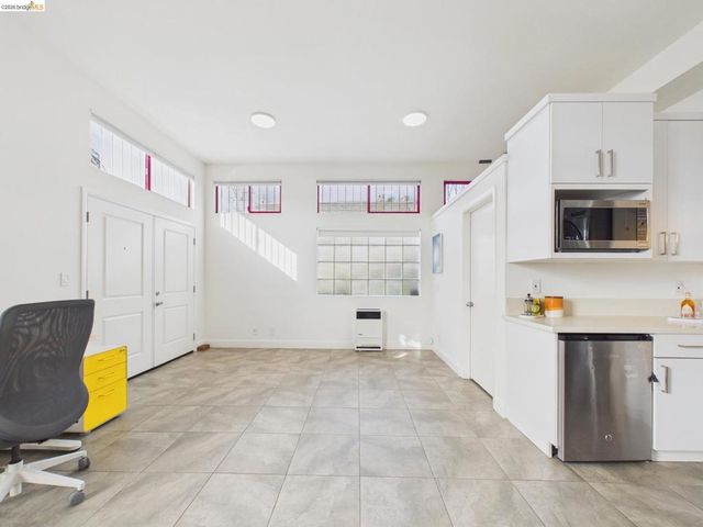 2932 Filbert St 2, Oakland, CA 94608