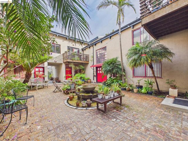 2932 Filbert St 2, Oakland, CA 94608