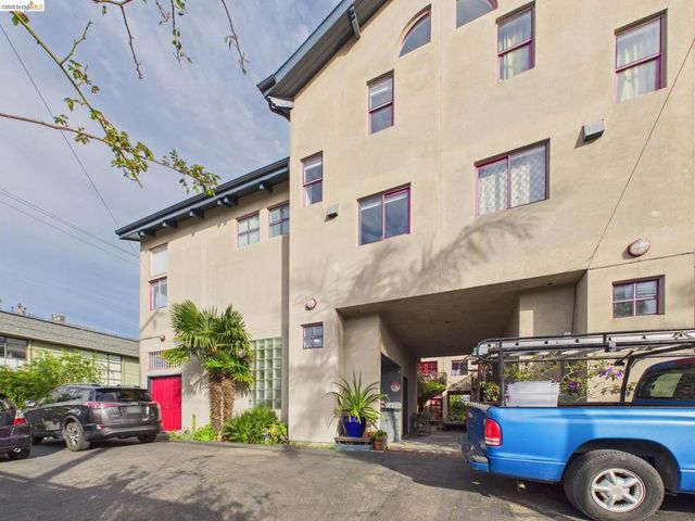 2932 Filbert St 2, Oakland, CA 94608