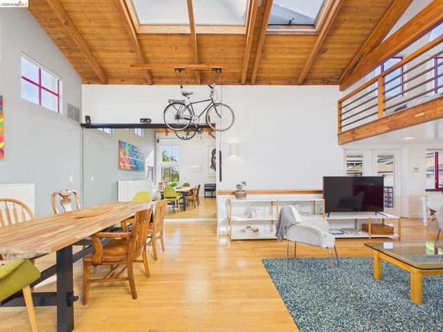 2932 Filbert St 2, Oakland, CA 94608