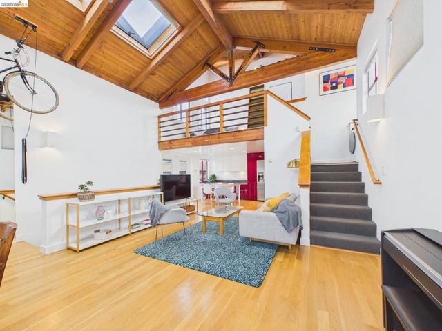 2932 Filbert St 2, Oakland, CA 94608