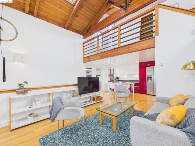 2932 Filbert St 2, Oakland, CA 94608