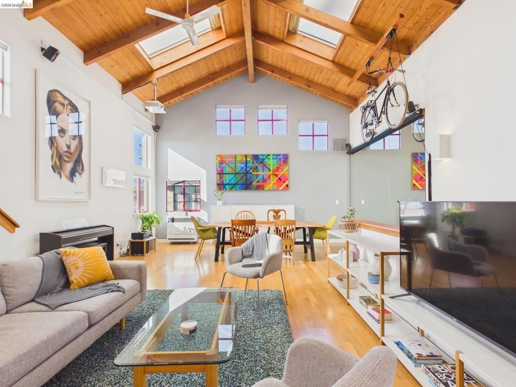 2932 Filbert St 2, Oakland, CA 94608