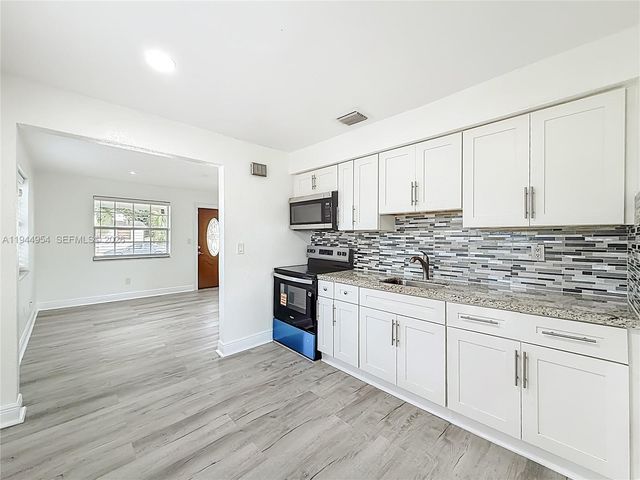 6416 Perry St, Hollywood, FL 33024