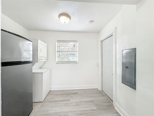 6416 Perry St, Hollywood, FL 33024