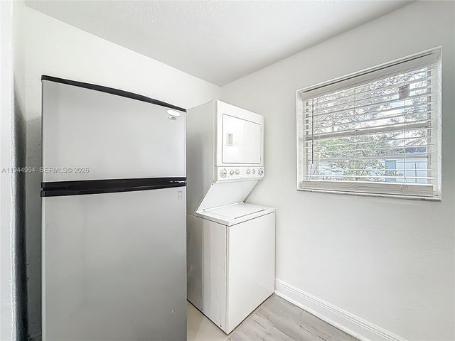 6416 Perry St, Hollywood, FL 33024