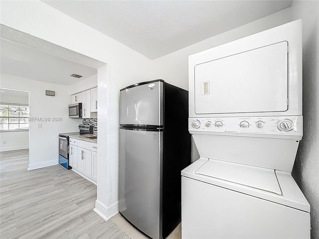 6416 Perry St, Hollywood, FL 33024