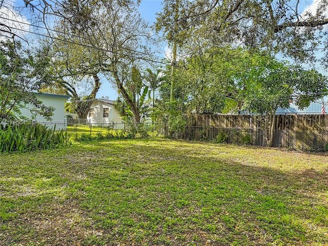 6416 Perry St, Hollywood, FL 33024