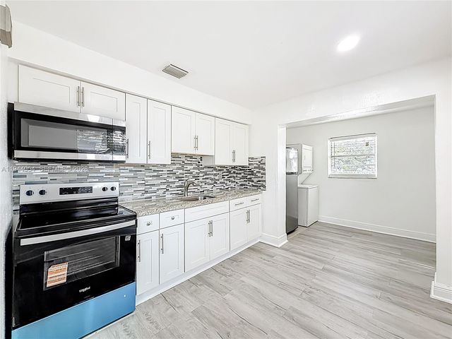 6416 Perry St, Hollywood, FL 33024