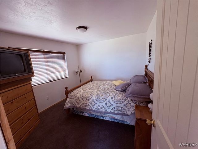 1757 S Glenbar Road, Golden Valley, AZ 86413