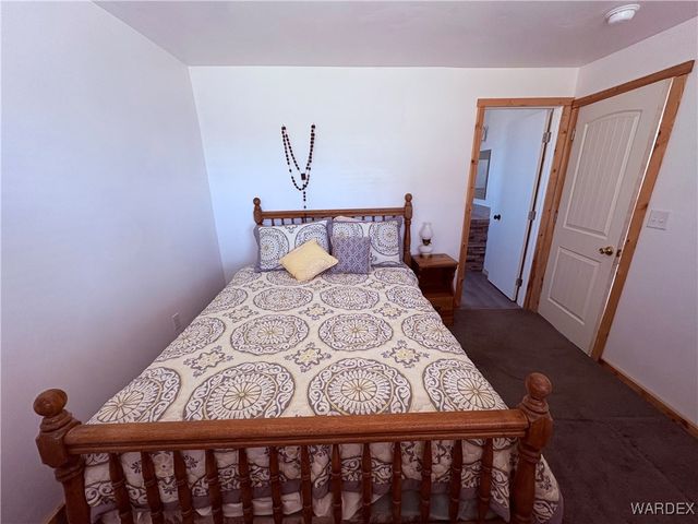 1757 S Glenbar Road, Golden Valley, AZ 86413